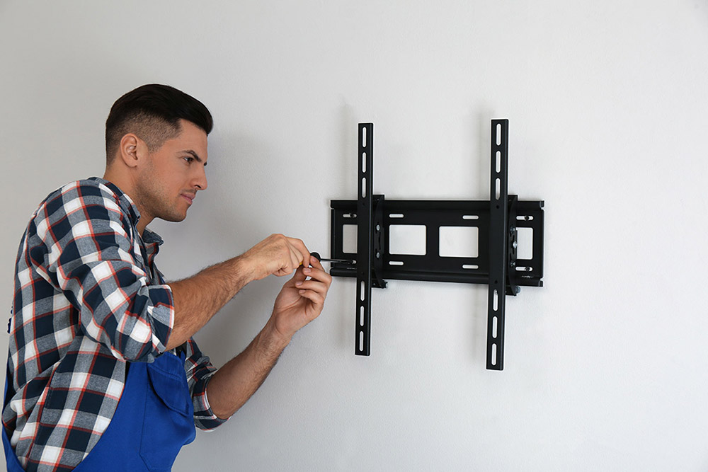 Geeks2U are now wall mounting TVs